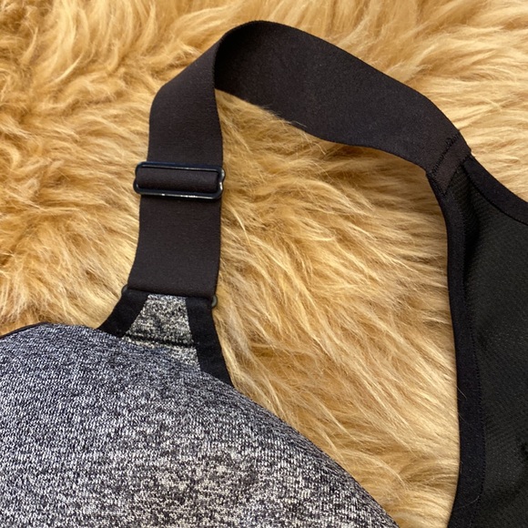 Victoria Secret black sports bra, front zip closure, 38DD, new without tags - Picture 2 of 5